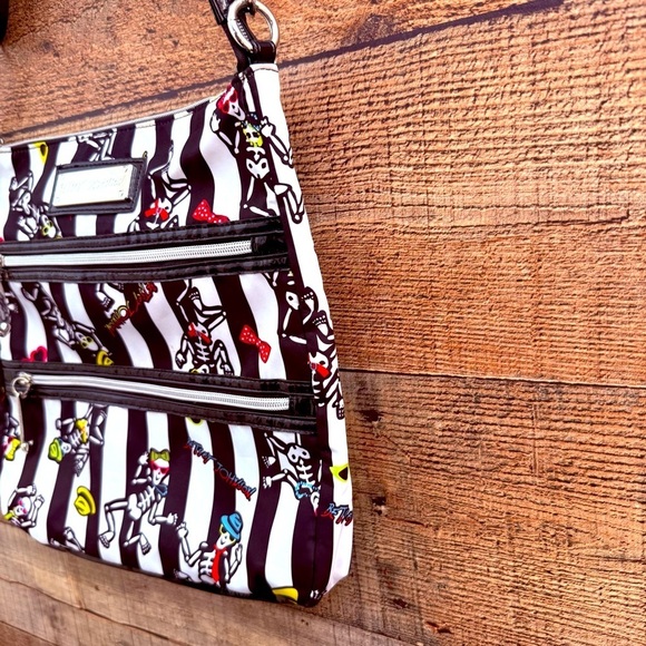 Stylish Black and White Striped Women's Bag - Picture 4 of 11